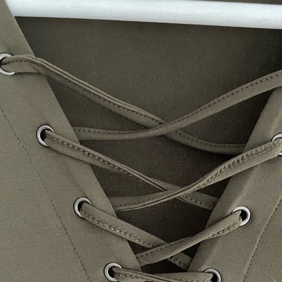 Loved, Forever21 Women’s Olive Green Long Sleeve Dress with Lace Up Detail SizeS - Picture 6 of 7